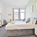 The Kingsway- 2 Bedroom Central Swansea Apartments By Stayright