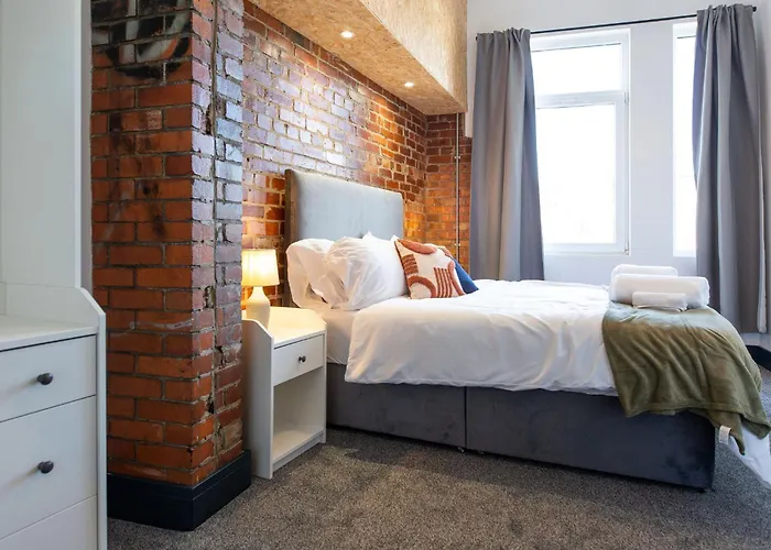 The Kingsway- 2 Bedroom Central Swansea Apartments By Stayright