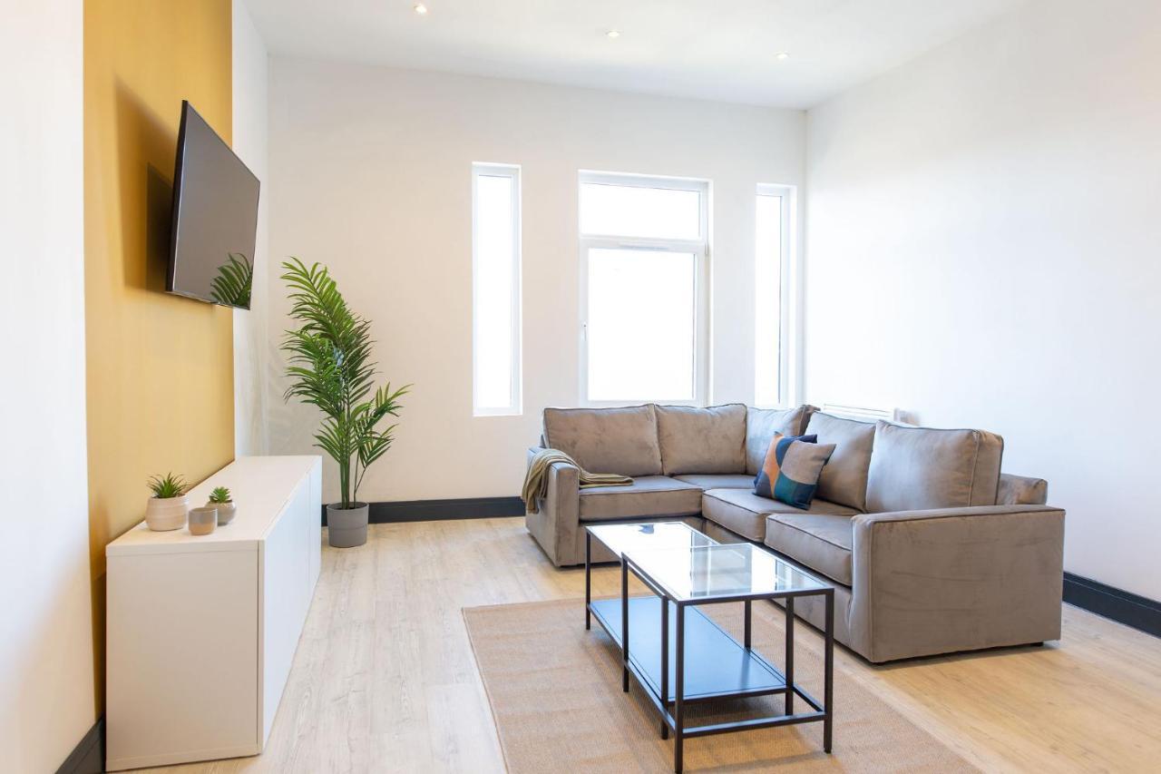 The Kingsway- 2 Bedroom By Stayright Apartment