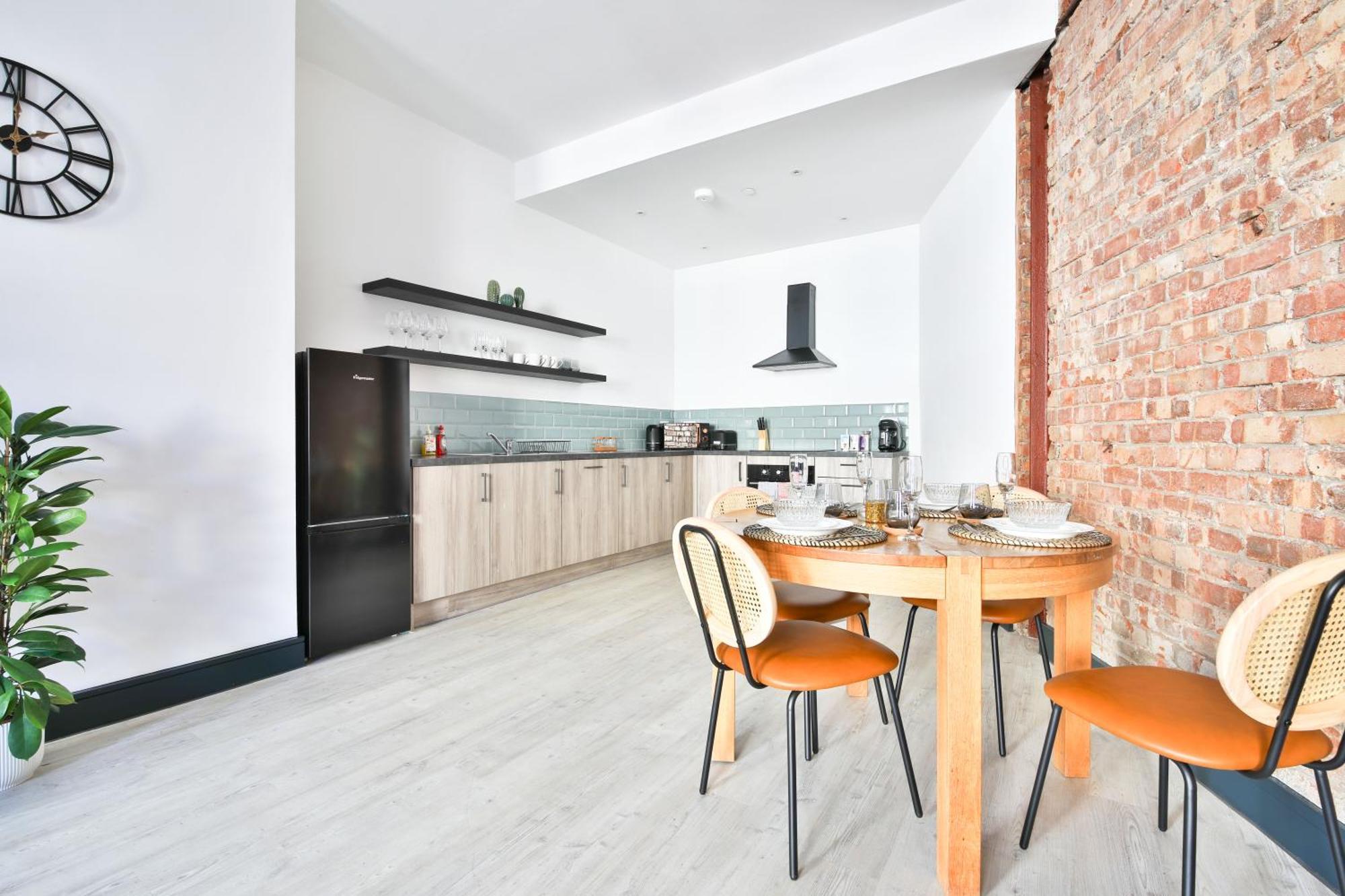 The Kingsway- 2 Bedroom By Stayright Apartment *