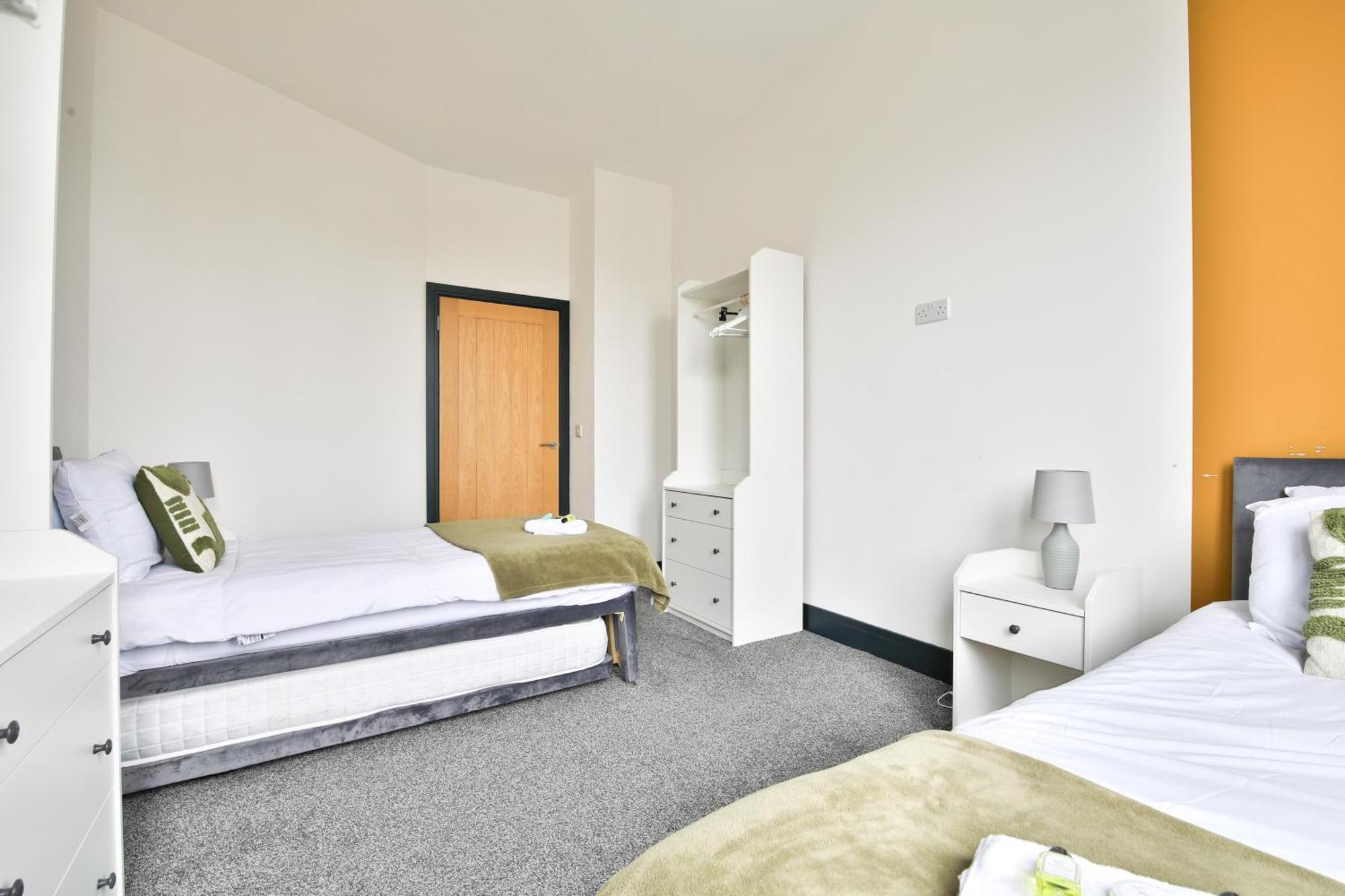 The Kingsway- 2 Bedroom By Stayright * Swansea