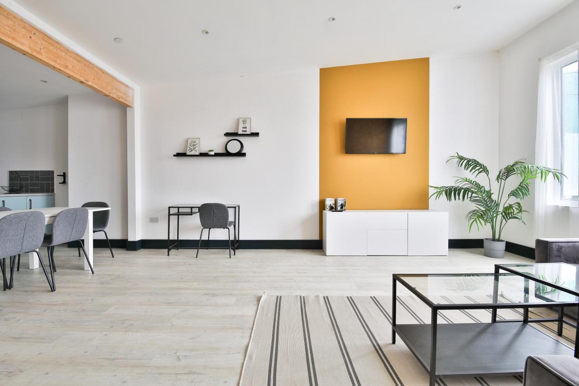 The Kingsway- 2 Bedroom By Stayright Swansea
