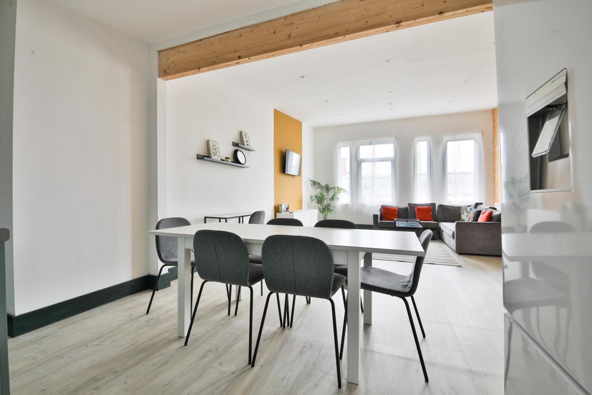 The Kingsway- 2 Bedroom By Stayright Apartment