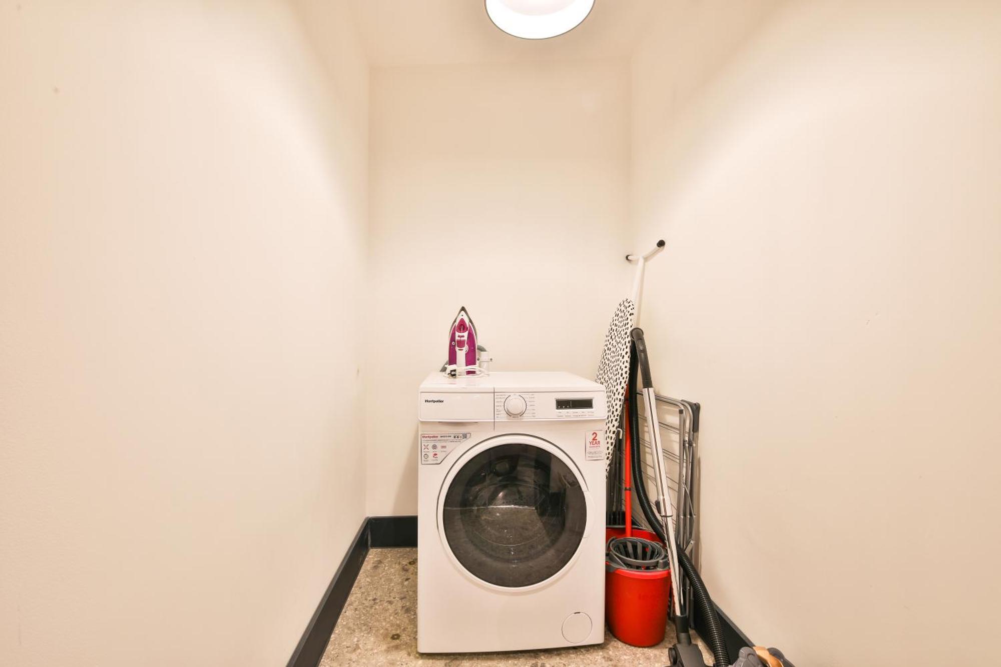 The Kingsway- 2 Bedroom By Stayright * Swansea