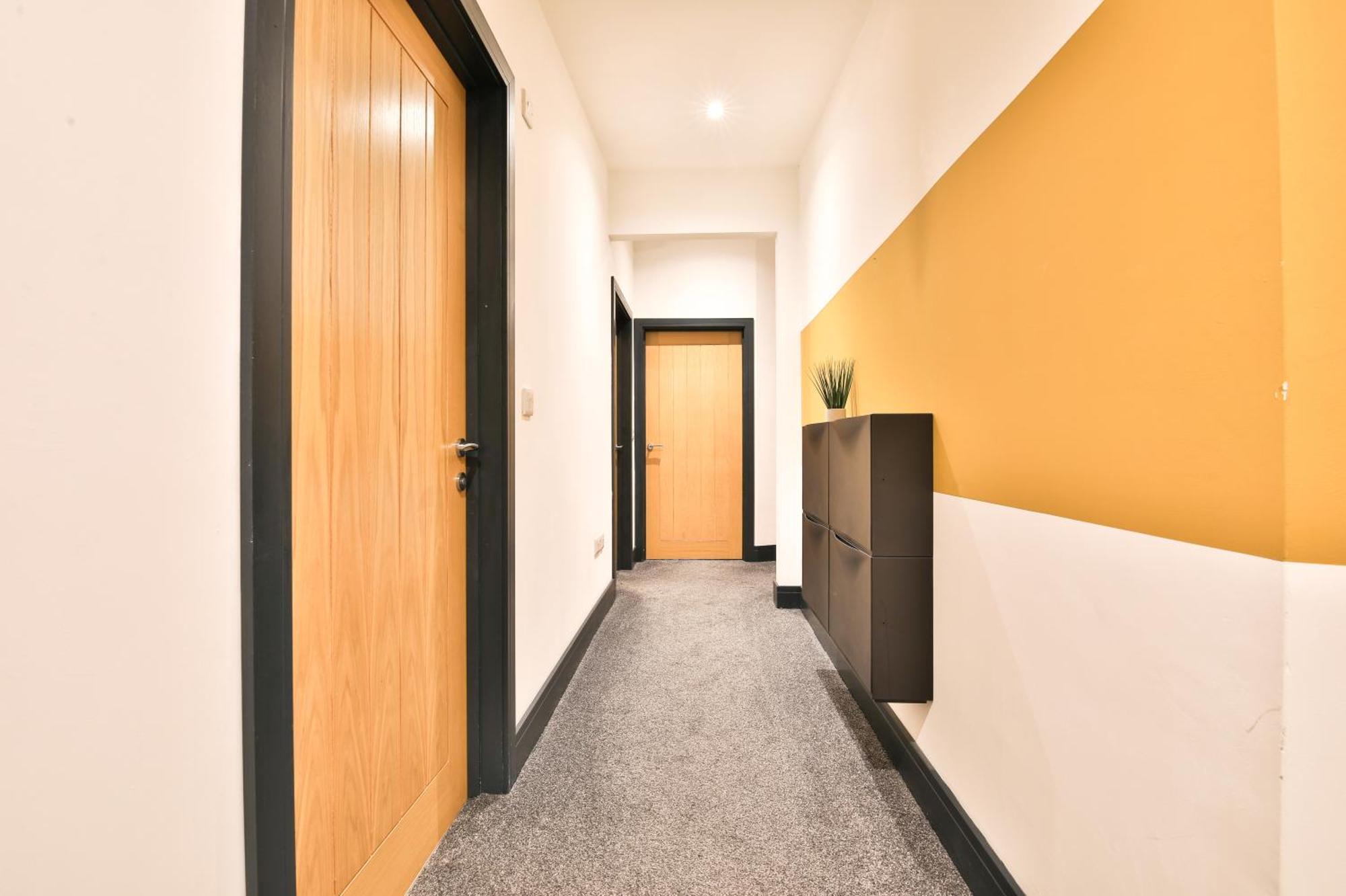 The Kingsway- 2 Bedroom By Stayright Apartment Swansea