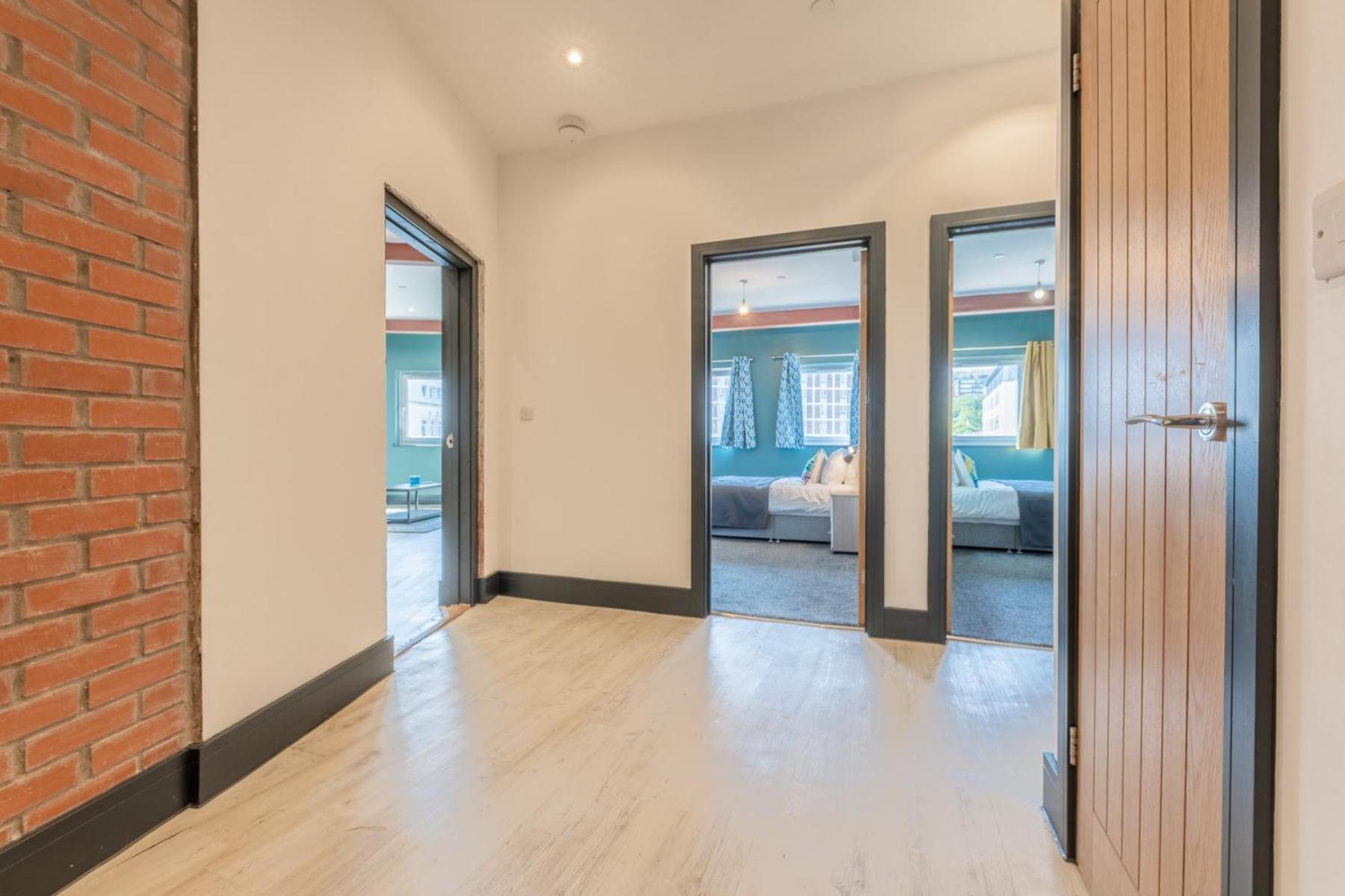 The Kingsway- 2 Bedroom By Stayright Swansea