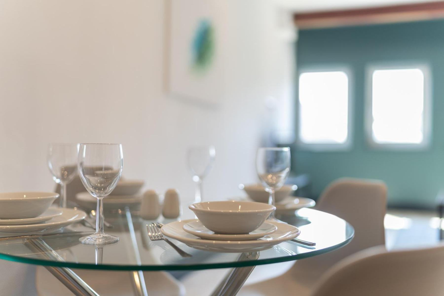 The Kingsway- 2 Bedroom By Stayright * Swansea