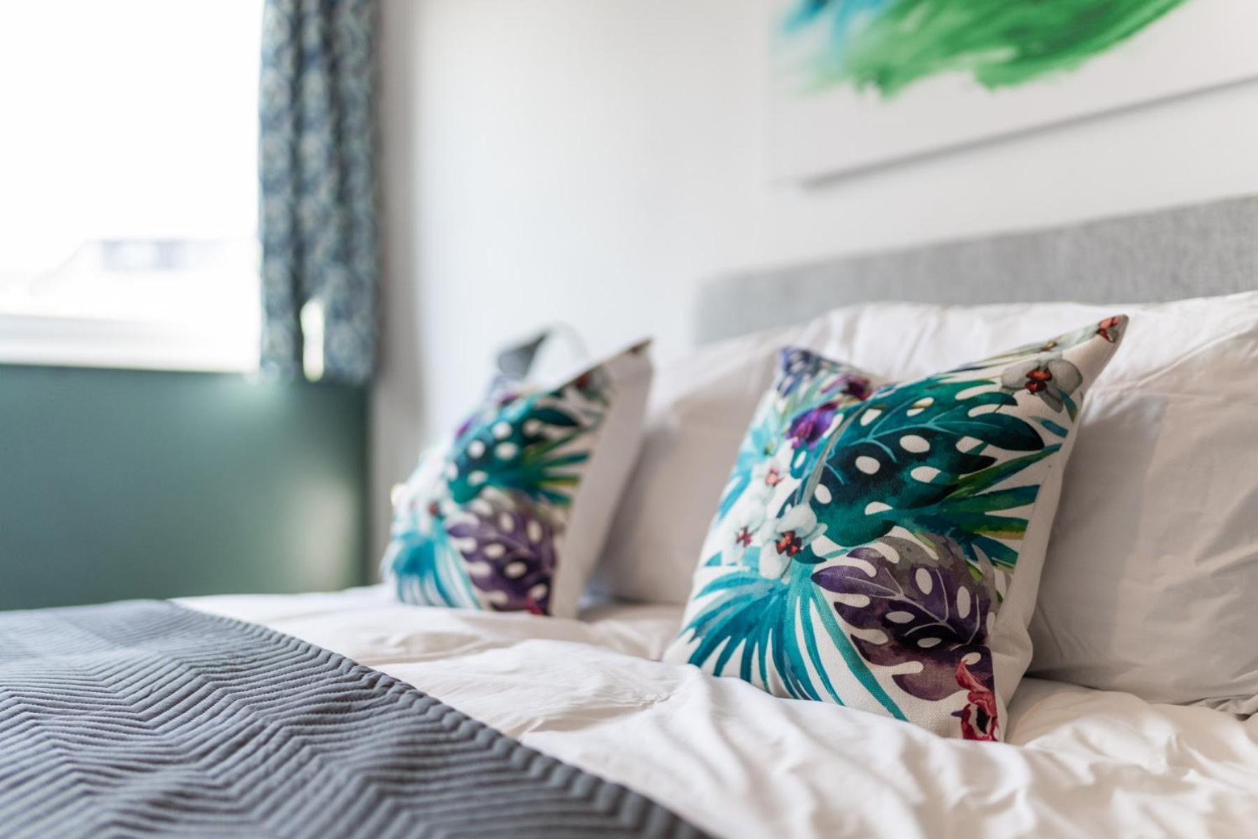 The Kingsway- 2 Bedroom By Stayright Apartment Swansea