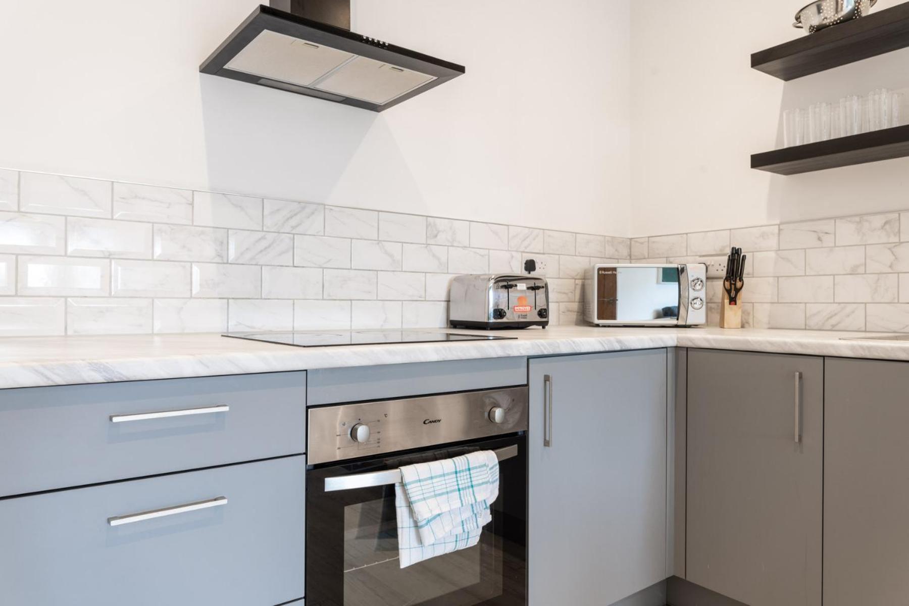 The Kingsway- 2 Bedroom By Stayright Apartment Swansea