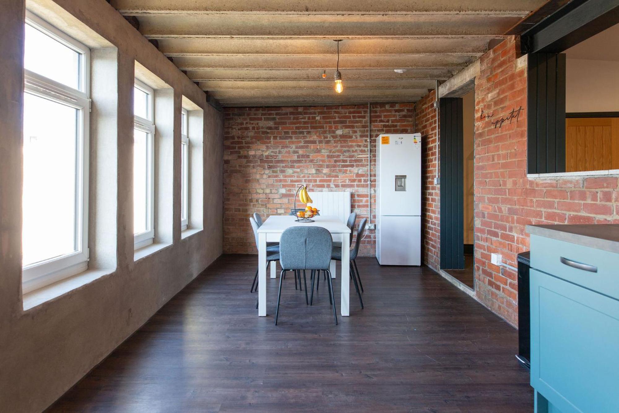 The Kingsway- 2 Bedroom By Stayright Apartment Swansea
