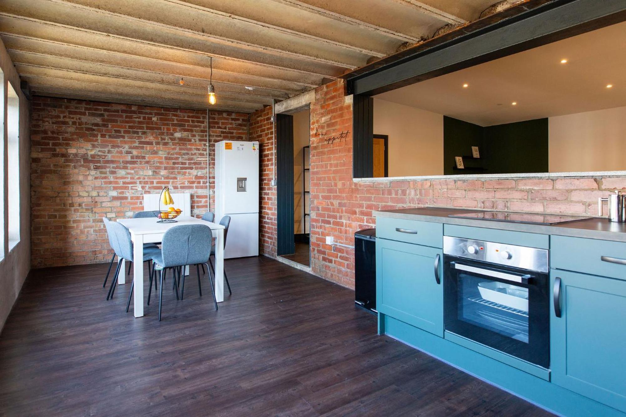 The Kingsway- 2 Bedroom By Stayright * Swansea