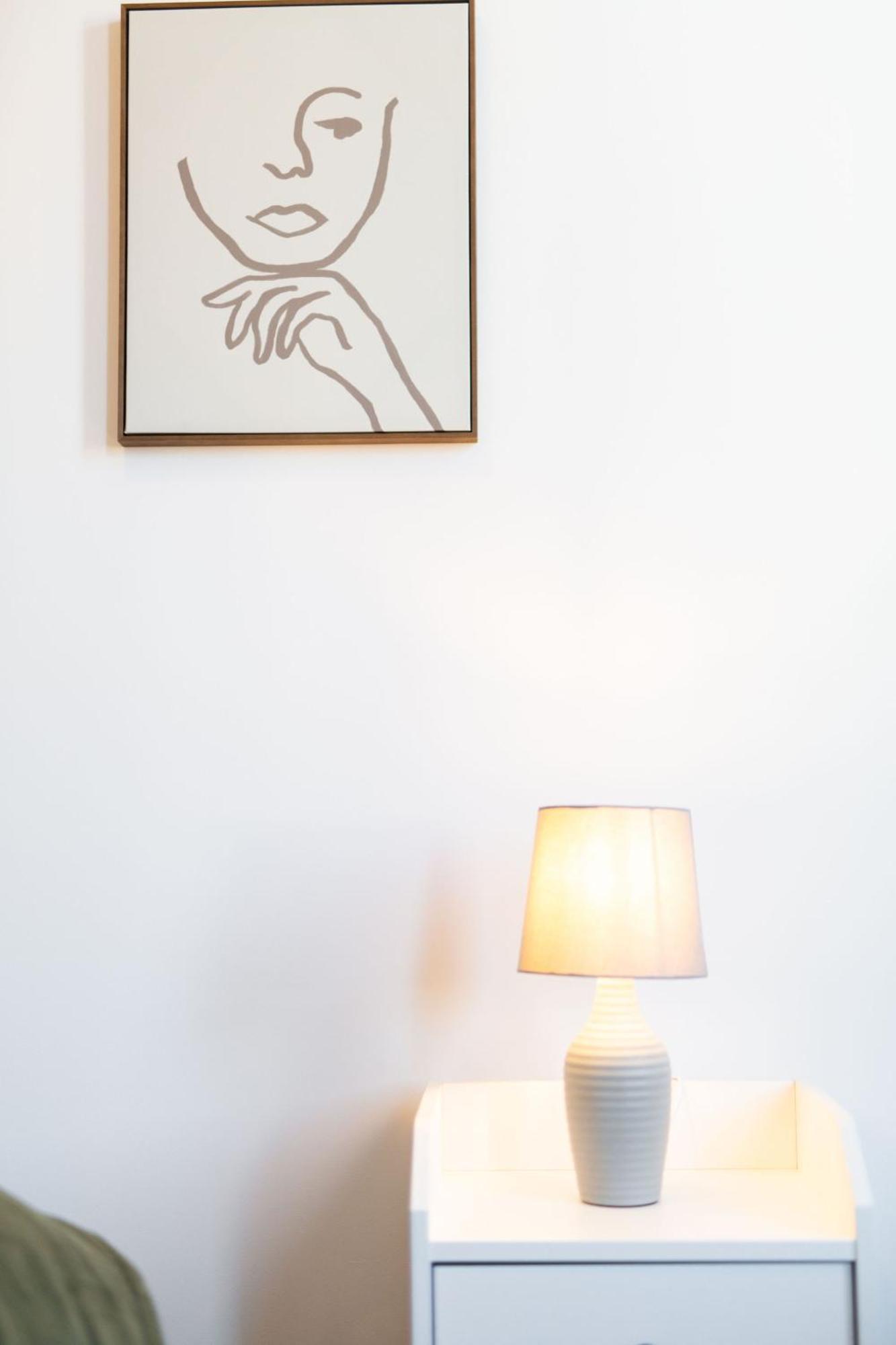 The Kingsway- 2 Bedroom By Stayright Apartment Swansea