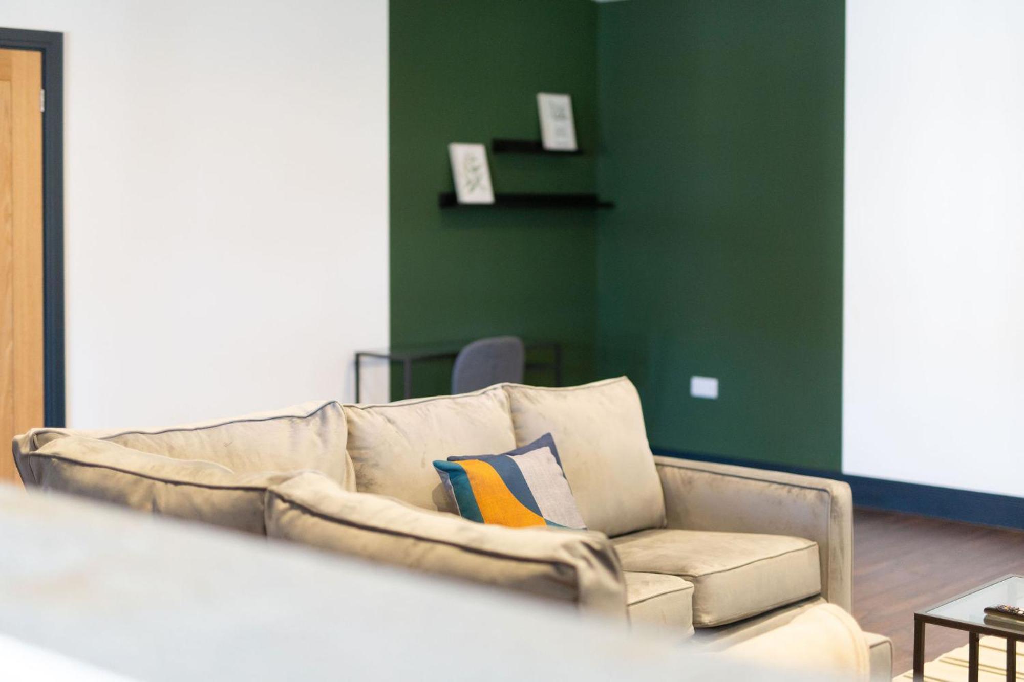 Apartment The Kingsway- 2 Bedroom By Stayright Swansea