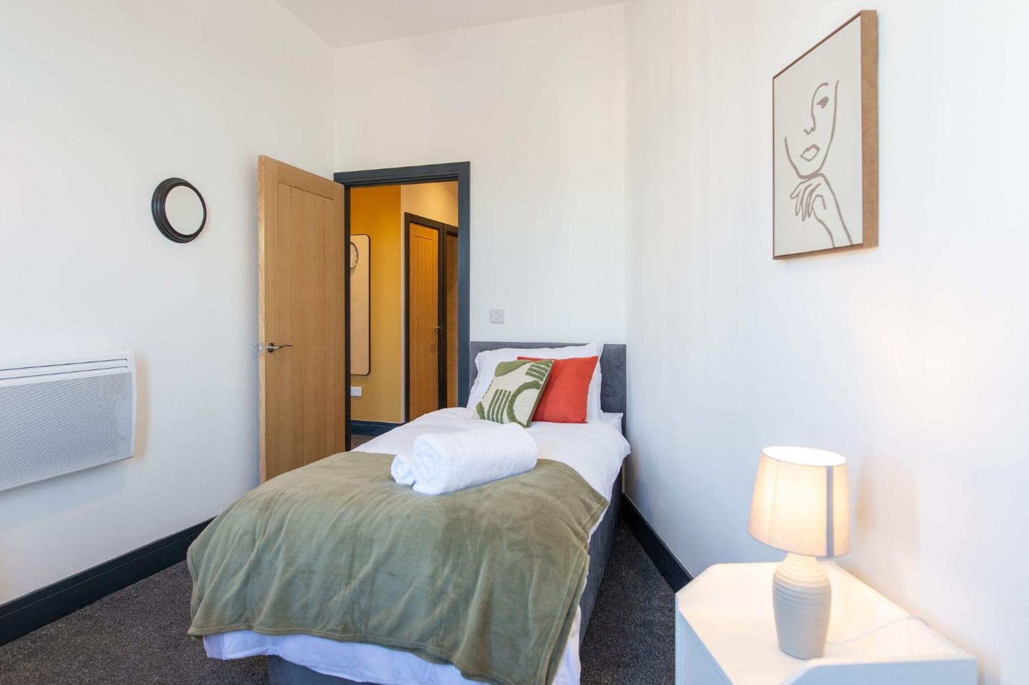 The Kingsway- 2 Bedroom By Stayright Apartment